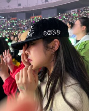 Wheein Instagram - 나 울어.....