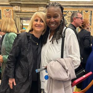 Whoopi Goldberg Instagram - “Luciana è fantastica”.
Le nostre Sister @whoopigoldberg e @lucianinalittizzetto ❤️