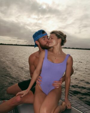Witney Carson Instagram - Boating in December is kind of wild 😍🐚🌴🌊💜