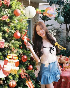 Worranit Thawornwong Instagram - Reindeer kisses and Christmas wishes. 🦌💋