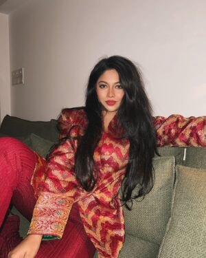 Xefer Rahman Instagram - 🍒

Outfit courtesy : @dhakavintage
