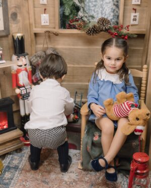 Ximena Navarrete Instagram - Lo máximo @alisgonzalezphotography … Gracias por nuestras fotos navideñas !!!! Nos encantaron 🎄🤍