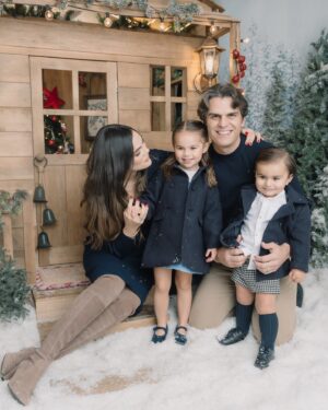 Ximena Navarrete Instagram - Lo máximo @alisgonzalezphotography … Gracias por nuestras fotos navideñas !!!! Nos encantaron 🎄🤍