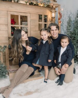 Ximena Navarrete Instagram - Lo máximo @alisgonzalezphotography … Gracias por nuestras fotos navideñas !!!! Nos encantaron 🎄🤍