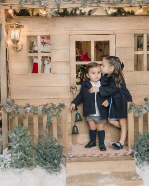 Ximena Navarrete Instagram - Lo máximo @alisgonzalezphotography … Gracias por nuestras fotos navideñas !!!! Nos encantaron 🎄🤍