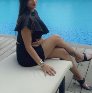 Actress Yaashika Aanand HD Photos and Wallpapers December 2024