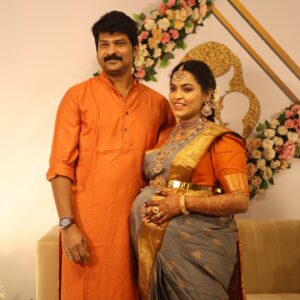 Yamuna Chinnadurai Instagram - Makeup and hair @seldonartistry 
Mother @cegavalli 
Akka @yamuna__chinnadurai 
Saree blouse @selaiyum_ravikaiyum 
Jewellers @sanjana_fashionstudio 
Draping @yubridalstudio
