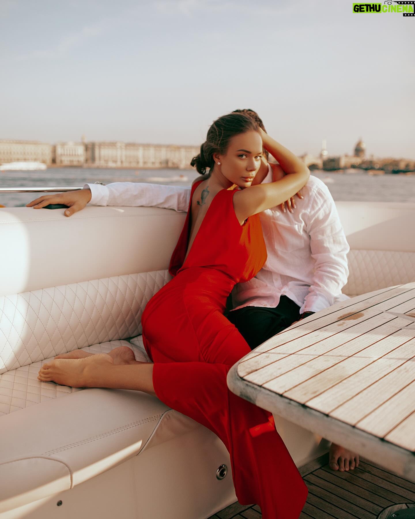 Yana Koshkina - 41.7K Likes - Нашей семье сегодня 1 год💍🤍