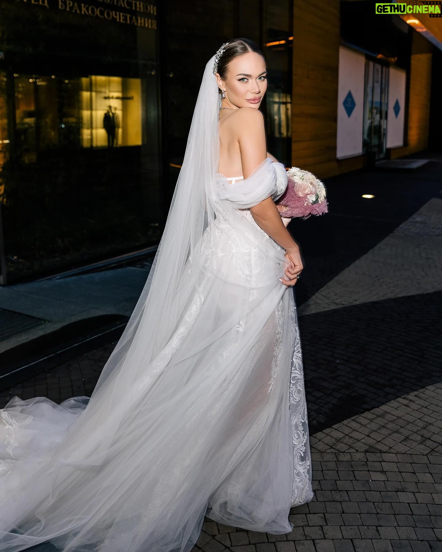 Yana Koshkina - 41.7K Likes - Нашей семье сегодня 1 год💍🤍
