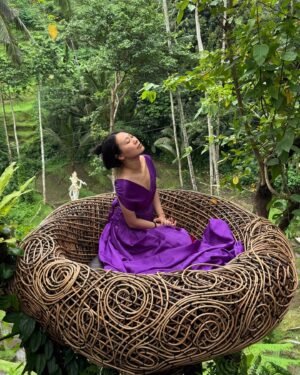 Yang Ge Instagram - As a true tourist I have to do this in Bali 🤣