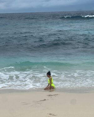 Yang Ge Instagram - Bali is cloudy ☁️ but my mood is sunny ☀️