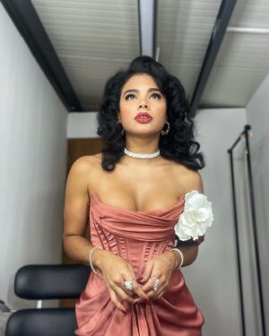 Yany Prado Instagram - Violeta 🌸💜💋
@elcondelaserie @telemundoseries @telemundo