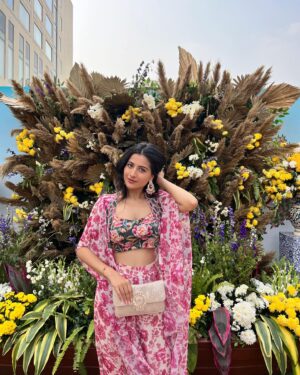 Yashaswinee Raje Singh Instagram - OG memory haul 💐 
 
wearing @label.gauridhawan via @alistclub 💕