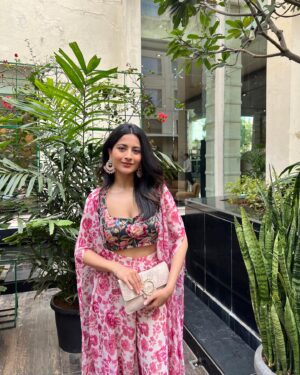 Yashaswinee Raje Singh Instagram - OG memory haul 💐 
 
wearing @label.gauridhawan via @alistclub 💕
