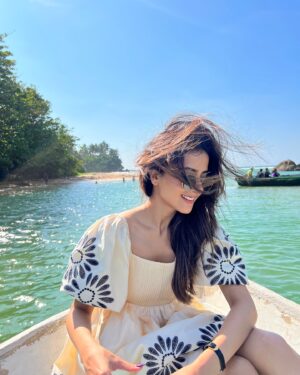Yashaswinee Raje Singh Instagram - swipe to see my  1