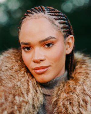 Yasmin Finney Instagram - In today’s edition of #10Things, spend a cozy fall day at home in London with actress @yazdemand (Yasmin Finney) reading scripts, strolling through the park with her dog Koko and making a warm cup of tea (with four scoops of sugar, no less). 🐾💗⁣
⁣
“My favorite thing about London would be the electricity I get from walking the streets and seeing everyone’s individuality,” says Yasmin. “I just feel like I fit in perfectly.”⁣
⁣
Yasmin, who plays the character Elle in “Heartstopper” on @netflixuk, also reflected on her experience filming Season 3, which released this week. “Being able to play the maturity that Elle has this season was so good — because I’m playing myself, basically. I’m kind of maturing with Elle every season.”