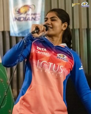 Yastika Bhatia Instagram - Paltan, you’ve got the 🎤; what’s your go-to karaoke song? ​

#AaliRe