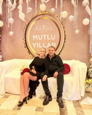 Yeliz Yeşilmen Instagram - Hoşgeldin 2025 başta sağlık ve huzur ,aşk para getir ♥️♥️♥️♥️♥️#yelizyeşilmen #instgram #instagood #fyp #kesfet #öneçıkar #2025