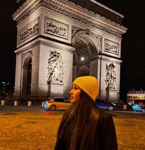 Yokasta Valle Instagram - 📍 París, Francia 🇫🇷

“Dicen que París es la ciudad del amor, pero también es una ciudad que inspira sueños y logros. Estar frente a la majestuosa Torre Eiffel un sueño de nuestra madre nos recuerda que todo es posible cuando trabajas duro y crees en ti mismo. 💪✨
Quién más sueña con visitar este lugar? Déjanos tus lugares favoritos en los comentarios para nuestra próxima aventura.”

#torreeiffel #francia #hermanasvalle #viajaresvivir #sueñosengrande