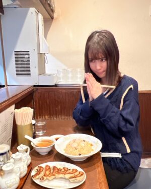 Yoko Hikasa Instagram - 🍚
町中華を食べた日。

#餃子
#エビチャーハン