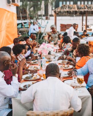 Yolanda Tati Instagram - ME CONSEGUIRAM: HÁ 5 ANOS! 💍🇦🇴 Num dia como hoje, viemos a Luanda para o nosso Casamento Tradicional… O NOSSO ALAMBAMENTO! 🥹🥂🌴

Foi emocionante ver a casa dos meus avós encher-se de familiares e amigos para conhecer e abençoar, à luz da nossa cultura e tradição, aquele que escolhi como companheiro de vida e marido. Foi neste dia que me senti CASADA. Parabéns a Nós, Amore Mio ❤️♾️ São as nossas BODAS DE FERRO. E é tão especial estarmos em Angola, novamente, para celebrá-las…

Quem já nos acompanhava nesta altura????

#YolaLovesMarco #MoambaComPizza #Casamento #Casal #TheTatiTurco #Familia 🎞️: @jessartes @kim_praiise