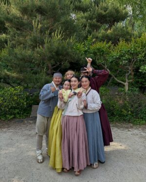 Yoon Seo-ah Instagram - 백이야 다음 생엔 이름처럼 하얀 도화지에 알록달록 색 입히듯 원하는 삶 그리며 살아
백이를 사랑해 주시고 응원해 주셔서 감사드립니다 🤍