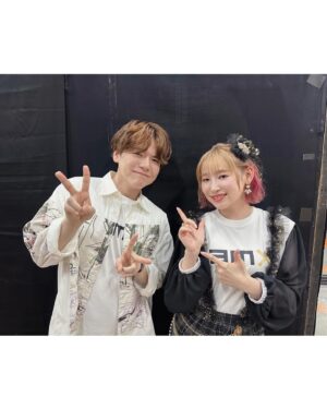 Yoshino Nanjo Instagram - ✴︎
ANIMAX MUSIX2024

✴︎
出演者のみなさまと〜！！（撮れなかった方もいますが😭）
翔太くんとはまたなんちゃってアー写やりました笑
わたしだけ笑ってて失敗した！！ので激加工して雰囲気で誤魔化そうとしてみました‥ので他と質感違うのはそのためです笑

久々にお会いできた方もいたり、おしゃべりできたり、ステージ以外でも本当に楽しい時間をみなさまありがとうございました✨

ほんとに、素敵な世界をお持ちなみなさまとご一緒させていただき、改めてすごい場所だな〜〜と思いました。ありがてぇ！！！

ホントに、素敵で可愛くてカッコいい！

衣装 前田千佳子さん
ヘアメイク @1129kotomi