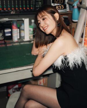 Yoyo Chen Instagram - 想起以往常常在錄影廠拍劇到天亮的日子
是磨練、也是成長….🦋

#loveyo
#錄影廠
#13廠
#拍照記錄回憶

Earrings : @crisathena_paris