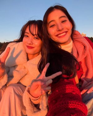 Yuko Araki Instagram - そして2024年ラストの日はまりちゃんとゆっくり過ごす時間ができて☺️幸せ☺️

2024年最後の夕陽を見に行ってきました♡
とっても綺麗だったなぁ。