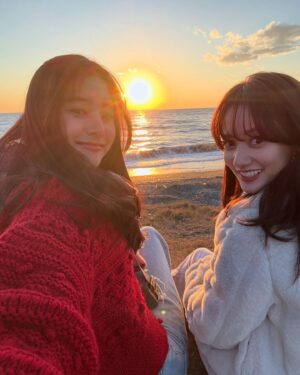 Yuko Araki Instagram - そして2024年ラストの日はまりちゃんとゆっくり過ごす時間ができて☺️幸せ☺️

2024年最後の夕陽を見に行ってきました♡
とっても綺麗だったなぁ。