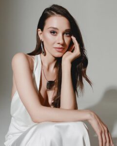 Actress Yuliya Frants HD Photos and Wallpapers January 2025