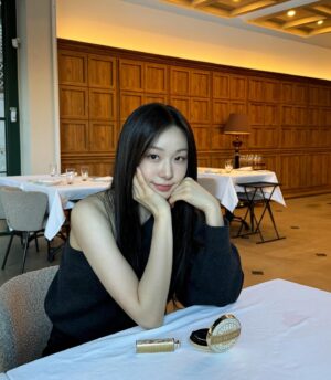 Yuna Kim Instagram - 🎄🎁💄#디올홀리데이메이크업컬렉션 #GiftTheDiorDream