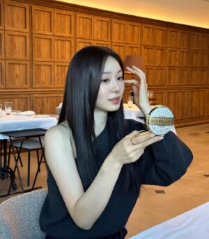 Yuna Kim Instagram - 🎄🎁💄#디올홀리데이메이크업컬렉션 #GiftTheDiorDream