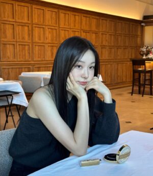 Yuna Kim Instagram - 🎄🎁💄#디올홀리데이메이크업컬렉션 #GiftTheDiorDream