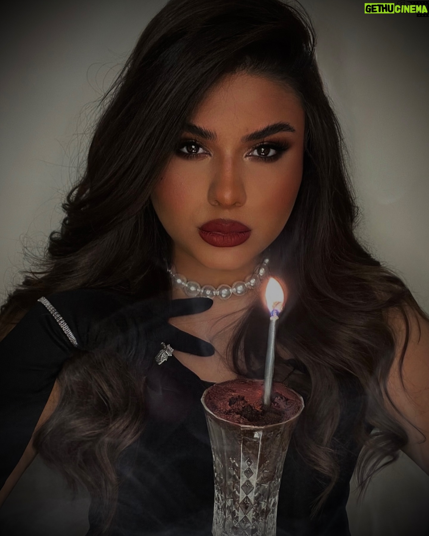 Zainab Ghazi - 3.4K Likes - It's My Birthday 🎈
Another Candle To Blow 🕯️
