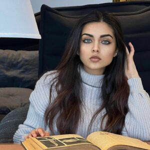 Zara Dar Instagram - Another successful day in the library 😊 
#study #successmindset #explorepage #foryou #aesthetic #girl