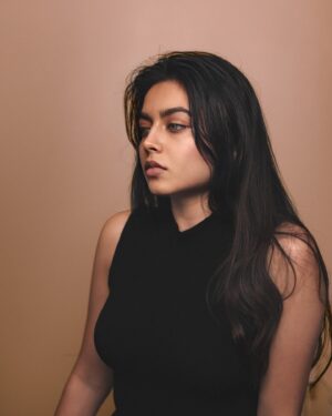 Zara Dar Instagram - Face card 👸🏻 
#usa #america #stemgirls #gymgirl