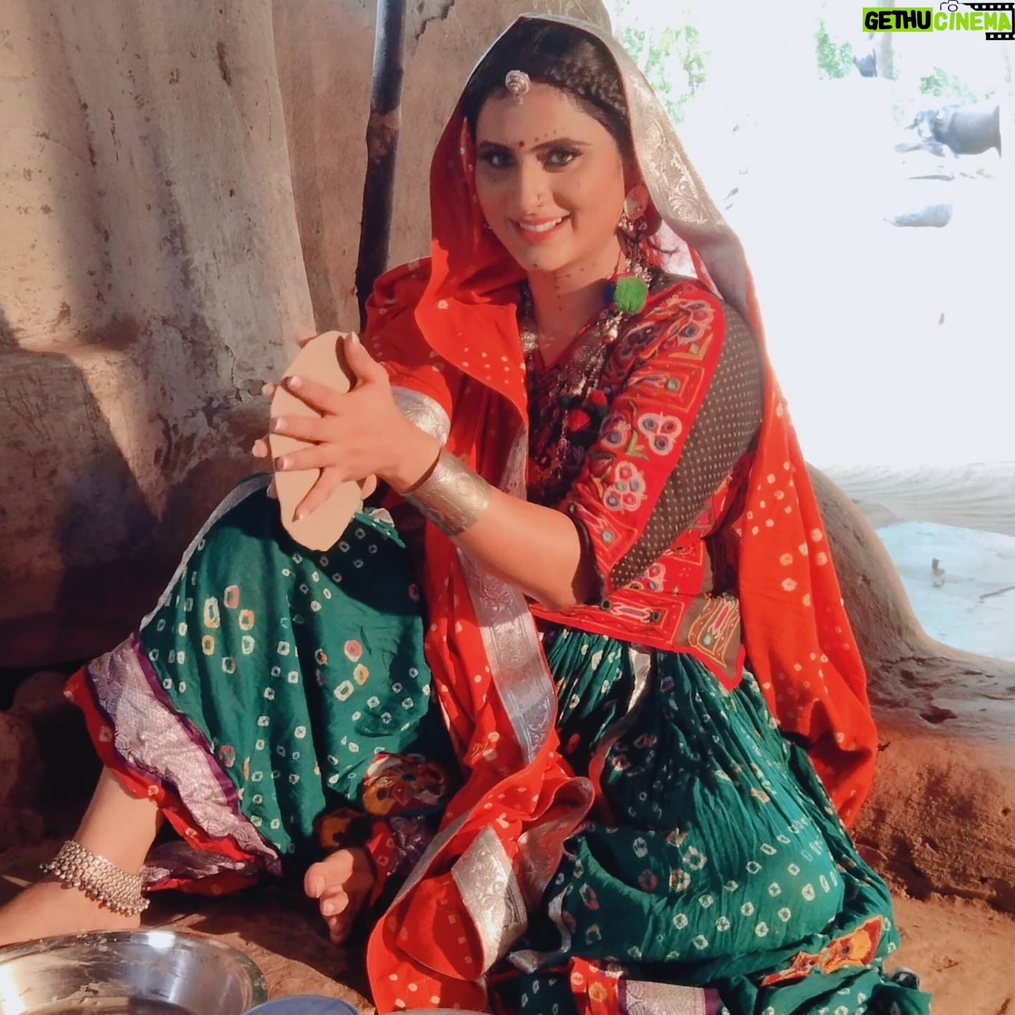 Zeel Joshi - 12.5K Likes - ચલો હસ્તા ખેલતા , રોતા, કામ કરતા ફરી જીવન નુ એક વર્ષ ઓછુ કરીયુ.. પણ મસ્ત જીવ્યા.
ByBy #2024 & Wlc #2025 Happy New Year Everyone 🎉 ♥️ ✨️