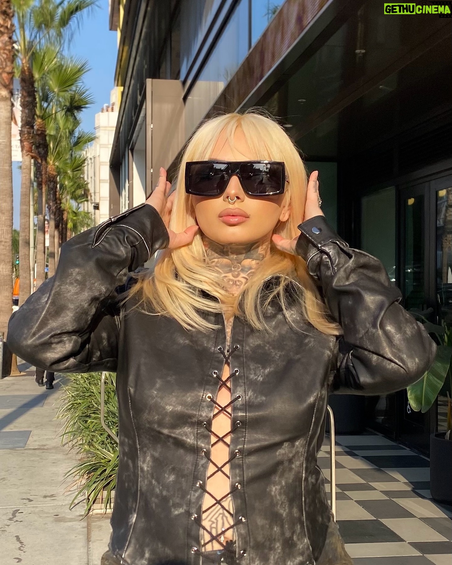 Zhavia - 34.1K Likes - The wind was a paid actor 🫢❤️🔥💋💋which slide is your fav ?