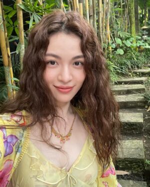 Zhong Chuxi Instagram - 🌼🦋🌿