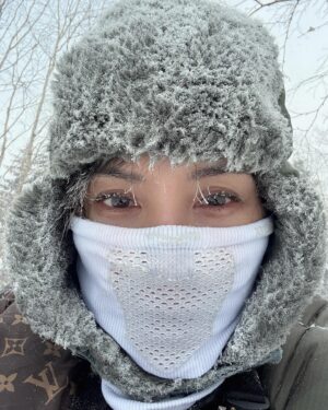 Zoe Tay Instagram - ❄️❄️❄️🤍🤍❄️❄️❄️
哈尔滨，黑龙江～雪乡
十里画廊
-22度～冷❄️🥶

Heilongjiang Province, China is China Snow Town: 
The snow town is located in the China Snow Town National Forest Park, in the Harbin Forestry Bureau‘s administration area in Heilongjiang Province. The park is situated at the intersection of the Zhangguangcai Ridge and Laoyeling in the Changbai Mountains. 

#黑龙江十里画廊
#中国雪乡❄️ 
#与家人之旅 
#chinasnowvillage 
#TenMileNaturalGallery
#零下22度c 
#-22°☃️🥶❄️
#frozen 
#雪景色 
#雪花飘飘北风萧萧 
#snowpark 
#东北之旅🇨🇳 
#新加坡
#佐左伊趴趴走

#ZoeTay #鄭惠玉 #惠声玉影 #佐伊の語