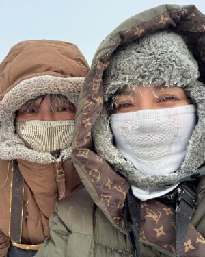 Zoe Tay Instagram - ❄️❄️❄️🤍🤍❄️❄️❄️
哈尔滨，黑龙江～雪乡
十里画廊
-22度～冷❄️🥶

Heilongjiang Province, China is China Snow Town: 
The snow town is located in the China Snow Town National Forest Park, in the Harbin Forestry Bureau‘s administration area in Heilongjiang Province. The park is situated at the intersection of the Zhangguangcai Ridge and Laoyeling in the Changbai Mountains. 

#黑龙江十里画廊
#中国雪乡❄️ 
#与家人之旅 
#chinasnowvillage 
#TenMileNaturalGallery
#零下22度c 
#-22°☃️🥶❄️
#frozen 
#雪景色 
#雪花飘飘北风萧萧 
#snowpark 
#东北之旅🇨🇳 
#新加坡
#佐左伊趴趴走

#ZoeTay #鄭惠玉 #惠声玉影 #佐伊の語