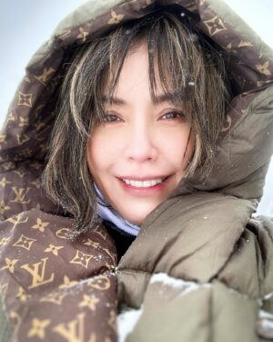 Zoe Tay Instagram - 🤍🤍🤍🎄🫶🏻🎄❄️❄️❄️
圣诞节快乐
鄭氏兄姐妹与姪子之旅🫶🏻

Time together as a
family is a gift. 💝 

#姐妹兄同游哈尔滨
#家人的陪伴勝勝過一切❤️ 
#兄弟姐妹出遊记
#家人之旅💕 
#bondingtime❤️ 
#beautifulsnow❄️❄️❄️❄️ 
#wonderfulmemories🤍🎄❄️
#togetherstronger 
#loveypuallll❤️❤️❤️ 

#XôeTay #鄭惠玉 #惠声玉影 #佐伊の語