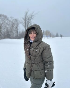 Zoe Tay Instagram - 🤍🤍🤍🎄🫶🏻🎄❄️❄️❄️
圣诞节快乐
鄭氏兄姐妹与姪子之旅🫶🏻

Time together as a
family is a gift. 💝 

#姐妹兄同游哈尔滨
#家人的陪伴勝勝過一切❤️ 
#兄弟姐妹出遊记
#家人之旅💕 
#bondingtime❤️ 
#beautifulsnow❄️❄️❄️❄️ 
#wonderfulmemories🤍🎄❄️
#togetherstronger 
#loveypuallll❤️❤️❤️ 

#XôeTay #鄭惠玉 #惠声玉影 #佐伊の語