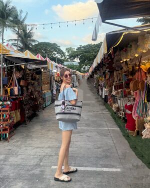 Zoie Tam Instagram - Had a c̤̈ö̤z̤̈ÿ̤ and ḧ̤ö̤ẗ̤ trip with my Fam 🕶️⛱️♥️

#familytrip