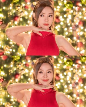 Zoie Tam Instagram - Merry Christmas everyone🎅🏻🎄

The weather is cold but my heart is warm♥️

@jamieleehair @hola.hair.pets 
@henryli_makeup 
@aliceandolivia_hongkong 
@nail_nail_hk