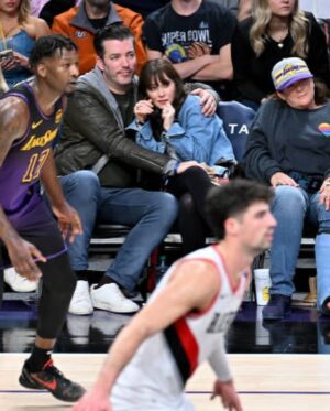 Zooey Deschanel Instagram - Baby’s first basketball game (me I’m the baby)