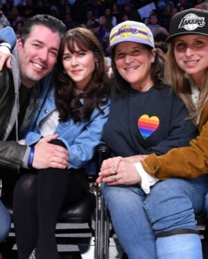 Zooey Deschanel Instagram - Baby’s first basketball game (me I’m the baby)