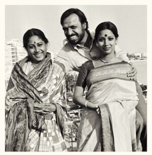 Zoya Akhtar Instagram - The OG. Mr. Benegal. Cannes 1976 with his film Nishant. With him were the two leading ladies he had introduced to the screen, Smita Patil and Shabana Azmi. RIP Sir ♥️ Thank You For The New Wave. Thank You For The Films ♥️🙏 #shyambenegal #cannes1976 #nishant #smitapatil @azmishabana18 #newwave