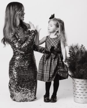 Zulay Henao Instagram - Christmas parties and other things…

Merry merry🖤

Photography @imagerybyoscar